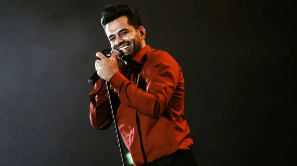 خواندن رضا بهرام برای کودکان سرطانی / اشک در چشم دخترسرطانی + فیلم