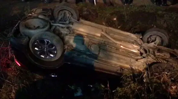 پراید یک سانتافه را در جاده روستایی صومعه سرا چپ کرد! + فیلم و عکس