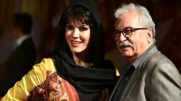 عکس ها / نگاهی به چیدمان اصیل ایرانی خانه فرزانه کابلی، مامان علی کوچولو و همسرش هادی مرزبان /  از رنگ خاص مبلمان تا آینه های قدی از گل آرایی و نقاب های چوبی روی دیوار تا فرش ابریشم ایرانی 