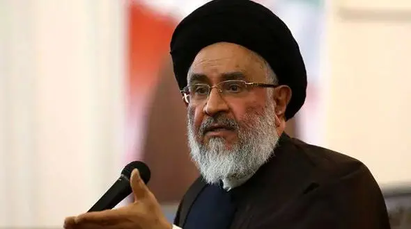 حکومت اسلامی موظف به ملزم کردن خانم ها به حجاب نیست / رفتن مکه واجب است پس بگویند این آقا پول دارد و باید برود مکه؟