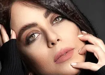 عکس ها / تغییر ظاهر خانم بازیگر در مجری گری برنامه رمضانی تلویزیون  / تفاوت استایل الهام اخوان بیرون صدا و سیما تا روی آنتن