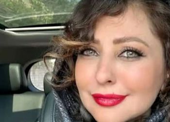 تضاد جذاب چهره جوان نفیسه روشن با تار موهای سفیدش/ ببینید موهای سفید چطور جذابیتشو بیشتر کرده؟!