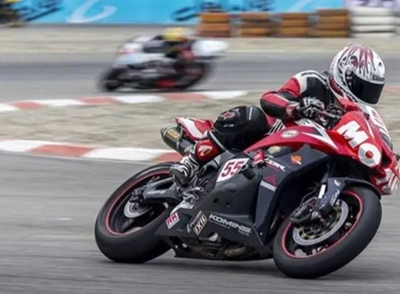 حادثه در پیست آزادی/ بهبود هوشیاری دختر موتورسوار در کما