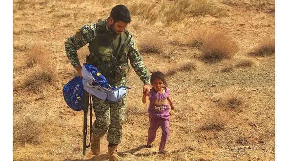 سکوت ارتش درباره عکسی پر از انسانیت / عکس ارتشی ایران جهانی شد