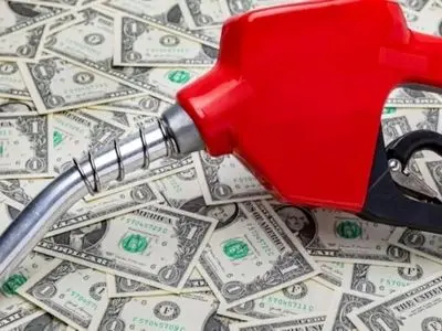 بحران دلار و بنزین /  فشاری بی‌سابقه بر دهک‌های متوسط