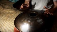 ساختن و نواختن یک ساز موسیقی خاص توسط هنرمند اوکراینی+فیلم