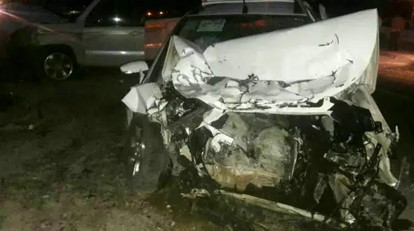 شاخ به شاخ ماشین لوکس در سیرجان +  عکس پوکیده ماشین ها