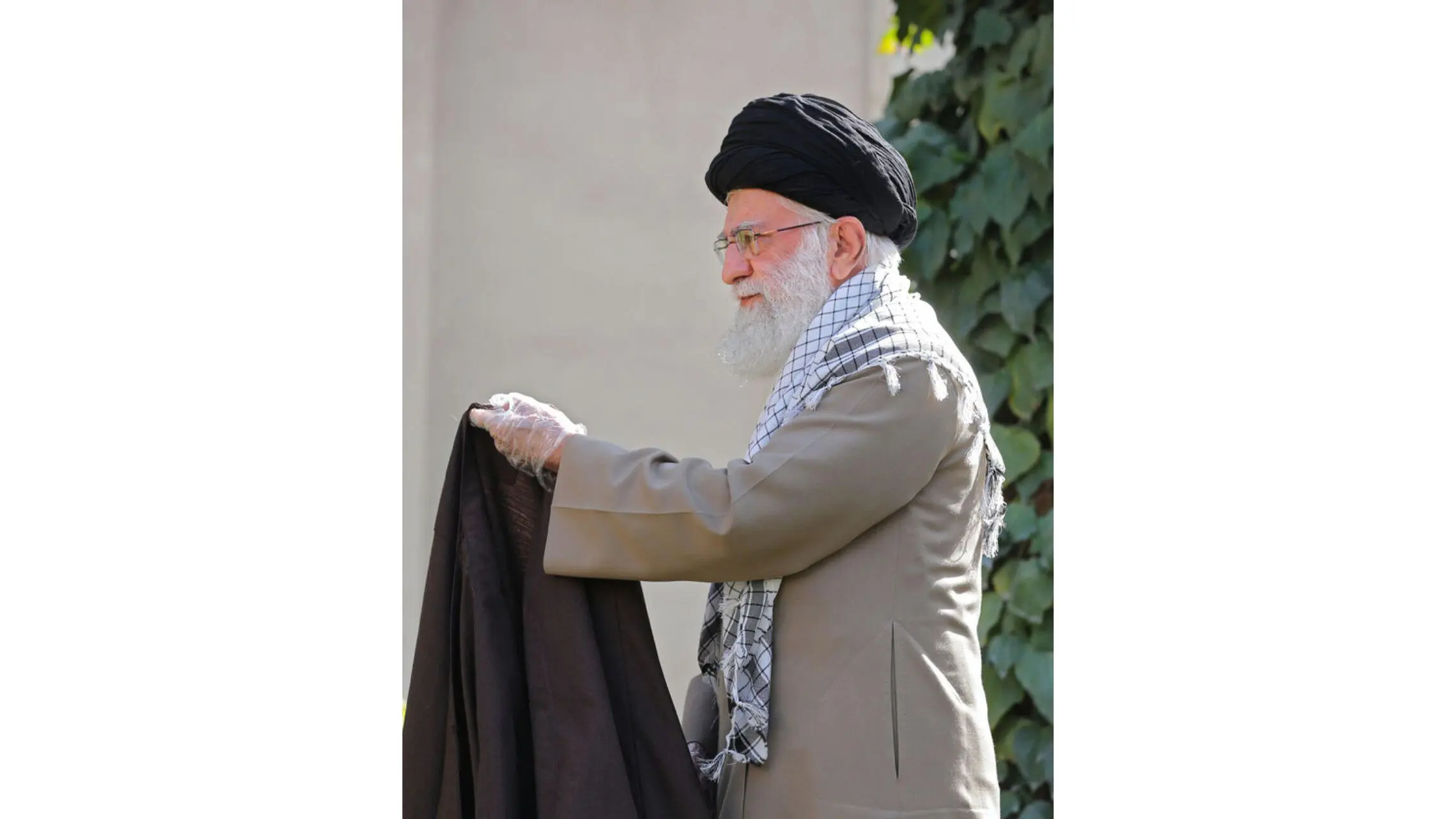 رهبر معظم انقلاب در زمان خستگی و ملالت چه کار می کنند ؟ 