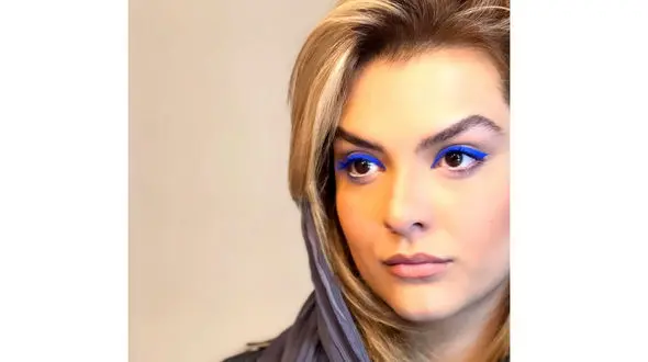  دنیا مدنی قید ایران را کامل زد ! / حجاب ممنوعه خانم بازیگر بعد  مهاجرت ! + آخرین عکس