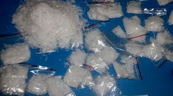 ضربه پلیس به باند مواد مخدر و کشف بیش از 2 کیلوگرم شیشه در فردیس