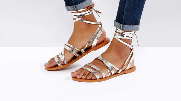 مراقبت از پاها در آفتاب سوزان تابستان