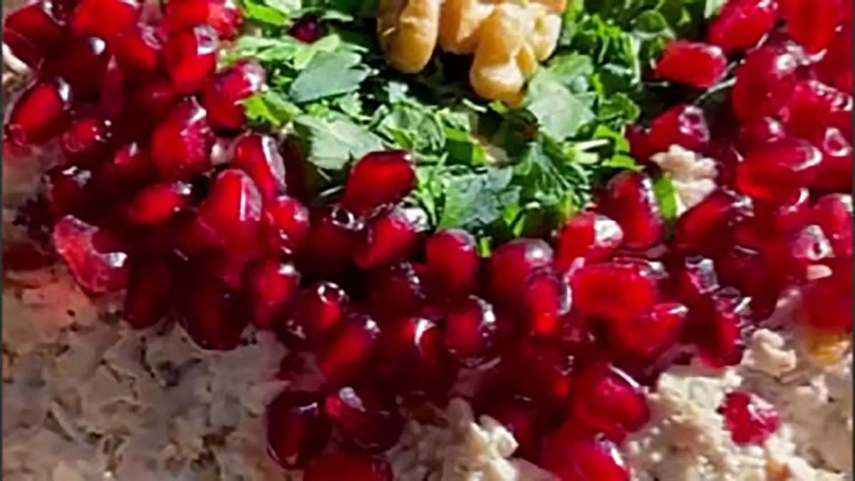 سالاد بادمجون و انار گزینه عالی برای شب یلدا و شب های سرد زمستانی