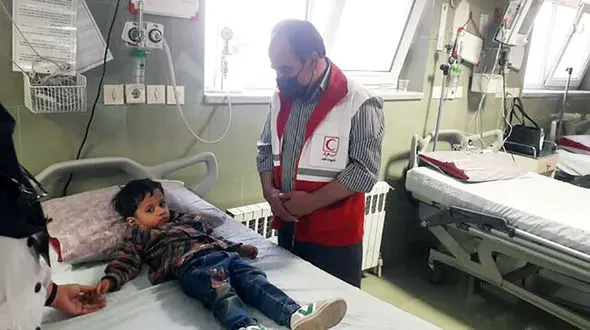 12 ساعت تلاش برای پیدا کردن کودک 3/5 ساله در شهر بابک / در بیابان سرگردان بود + عکس