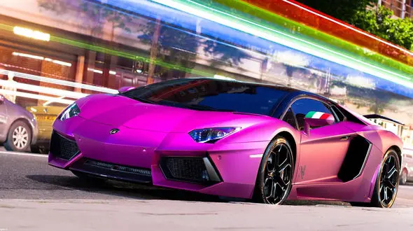 ببینید / شیرین کاری یک بلاگر برای ویو گرفتن BMW صورتی‌اش را نابود کرد