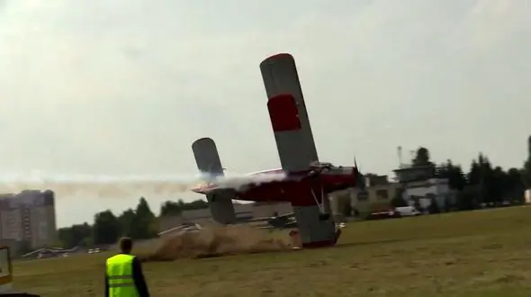 فیلم لحظه دیده نشده از سقوط هواپیما از فاصله نزدیک + عکس