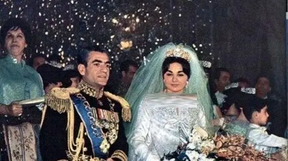 فیلم / سرنوشت حیرت‌انگیز لباس عروس فرح پهلوی همسر محمدرضا شاه بعد از سقوط سلطنت !
