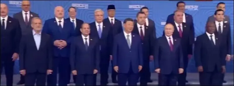 حضور پزشکیان در دومین روز اجلاس بریکس با عکس یادگاری.