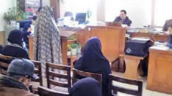 شوهر بی غیرتم می خواست مرا بفروشد / مهنوش در دادگاه اشک همه را در آورد + عکس