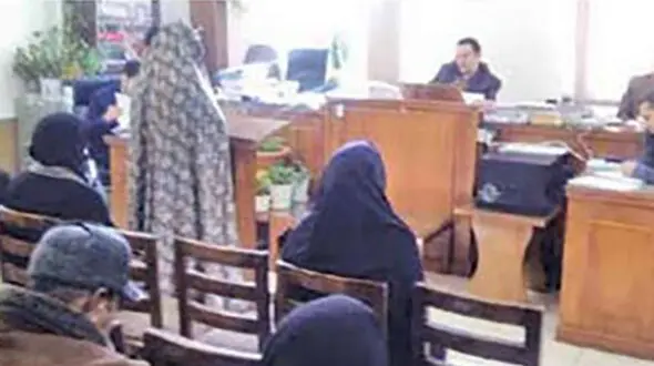 شوهر بی غیرتم می خواست مرا بفروشد / مهنوش در دادگاه اشک همه را در آورد + عکس