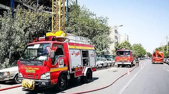 آتش سوزی مرگبار یک خانه در خیابان پیروزی / مرد جوان زنده زنده سوخت