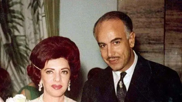 عکس سفر در زمان /  مراسم عروسی مجلل «شمس پهلوی با فریدون جم» در اوج جوانی با لباس عروس پرنسسی / دختربچه ها توری بلند لباسش را دست گرفتند ../  11 اسفند 1315