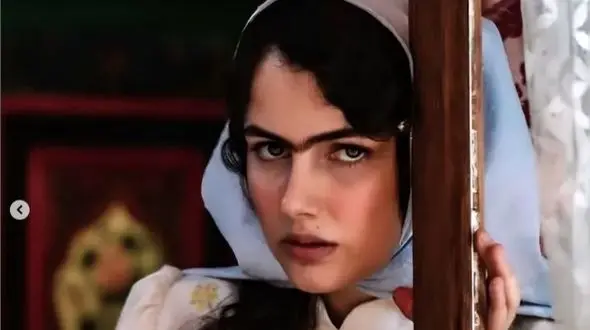 چهره کاملا متفاوت خجسته سریال بامداد خمار خارج از سریال و بدون گریم.../ با این چشم و ابروهای گیرا شبیه به ملکه فوزیه همسر اول محمدرضا شاه است!