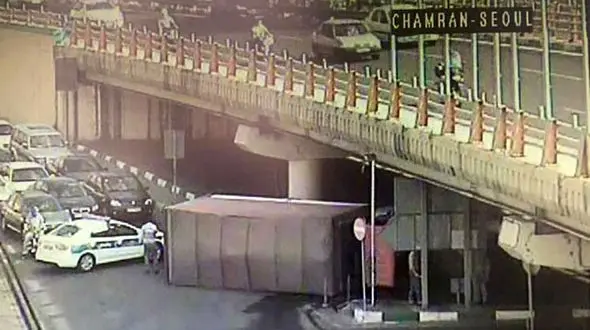 دردسر کامیون قد بلند در پل سئول+عکس