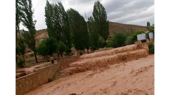 سیل یک کشاورز را با خود برد /  همه در روستا شوکه اند