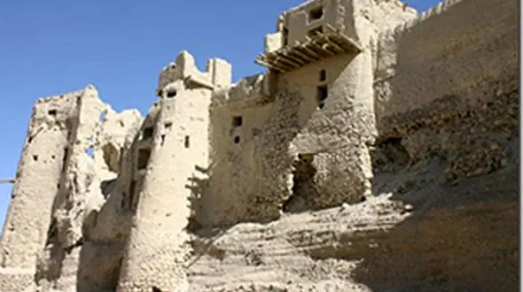 مرمت قلعه تاریخی ایزدخواست