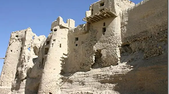 مرمت قلعه تاریخی ایزدخواست