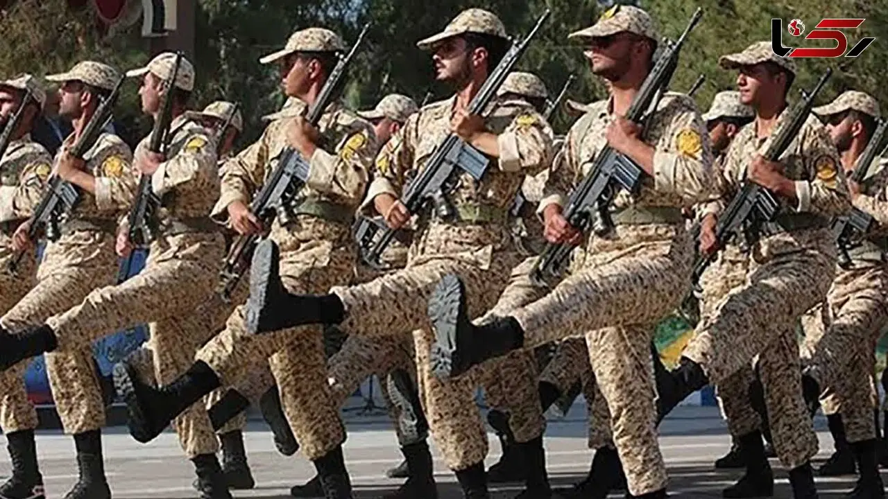 فرمانده نیروی دریایی ارتش از سربازان و خانواده شهدای سرباز تجلیل کرد