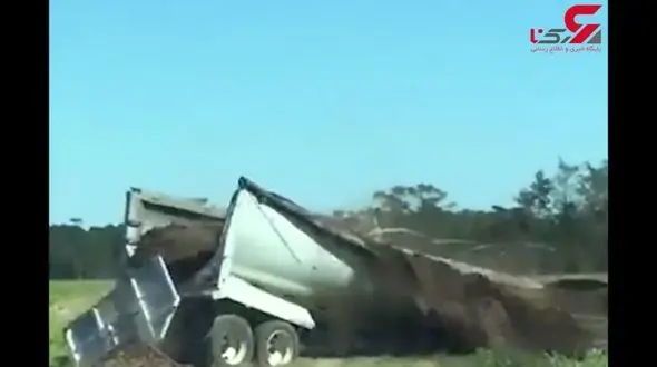 عاقبت حمل بارِ بیش از حد برای تریلی کمپرسی + فیلم 