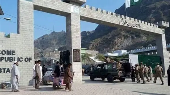 پاکستان ، افغانستانی های کرونایی را به کشورشان برگرداند