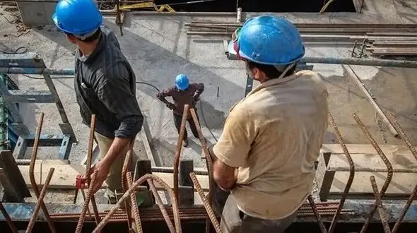 بیکاری ۲۰ هزار کارگر در هرمزگان؛ سبد معیشت ۹۰ میلیون، حقوق ۱۸ میلیون!
