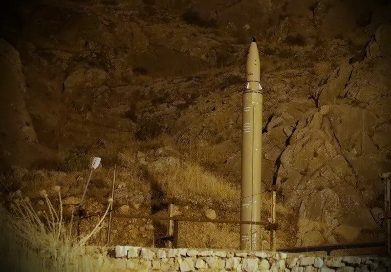 موشک قیام 5