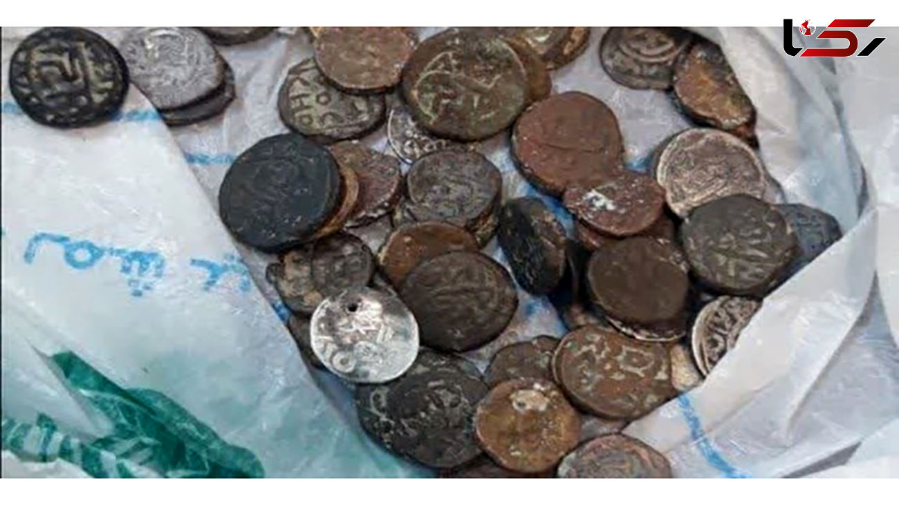 بازداشت 2 مسافر پرواز خارجی در فرودگاه بندرعباس / سکه های تاریخی همراهشان بود!