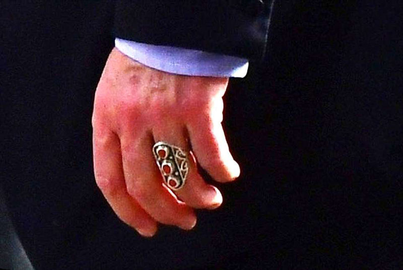 4CA3770C00000578-5775333-Hugh_Grant_57_had_an_unusual_ring_with_three_gemstones_for_the_w-a-8_1527386709398