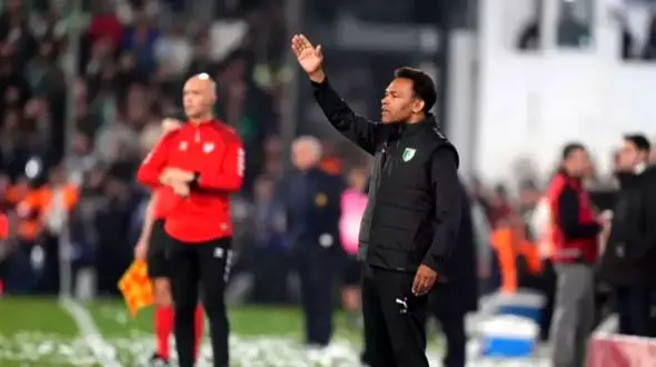 جلسه ملاقات سری مدیران استقلال و مورایس در استانبول!