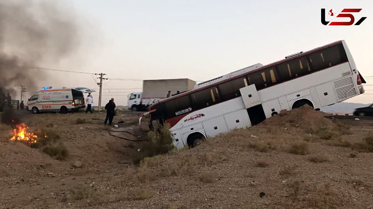 انتقال مصدومان سقوط اتوبوس مشهد - تبریز به بیمارستان + علت حادثه