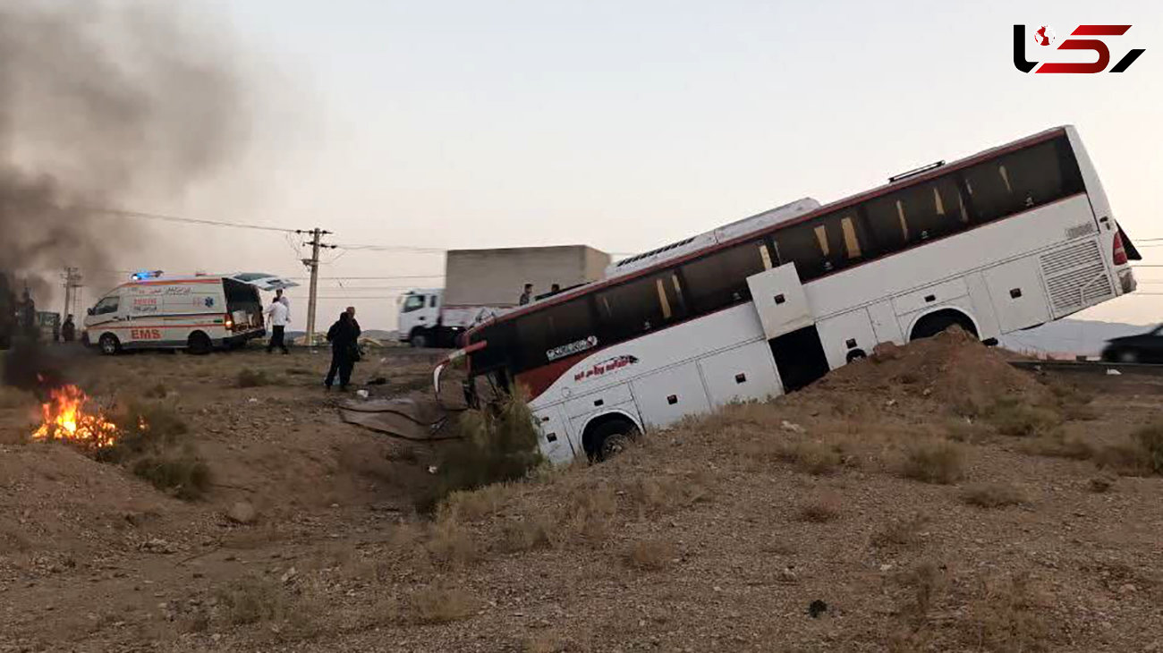 انتقال مصدومان سقوط اتوبوس مشهد - تبریز به بیمارستان + علت حادثه
