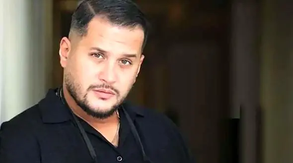 عکس / خونه زندگی شاه پسند سیاوش خیرابی، بازیگر سریال «آوای باران»  / از  پرده های اعیانی، ستون های کنده کاری شده و مبلمان چرمی ...