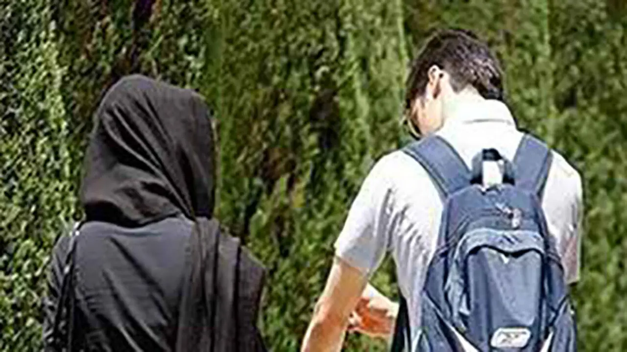 حلقه ازدواجمان را فروخت تا دست به کار شرم آوری بزند