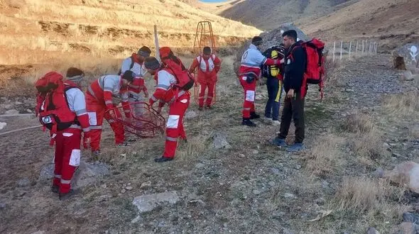 پیکر سومین قربانی حادثه گاز گرفتگی از دل گودال مرگ خارج شد