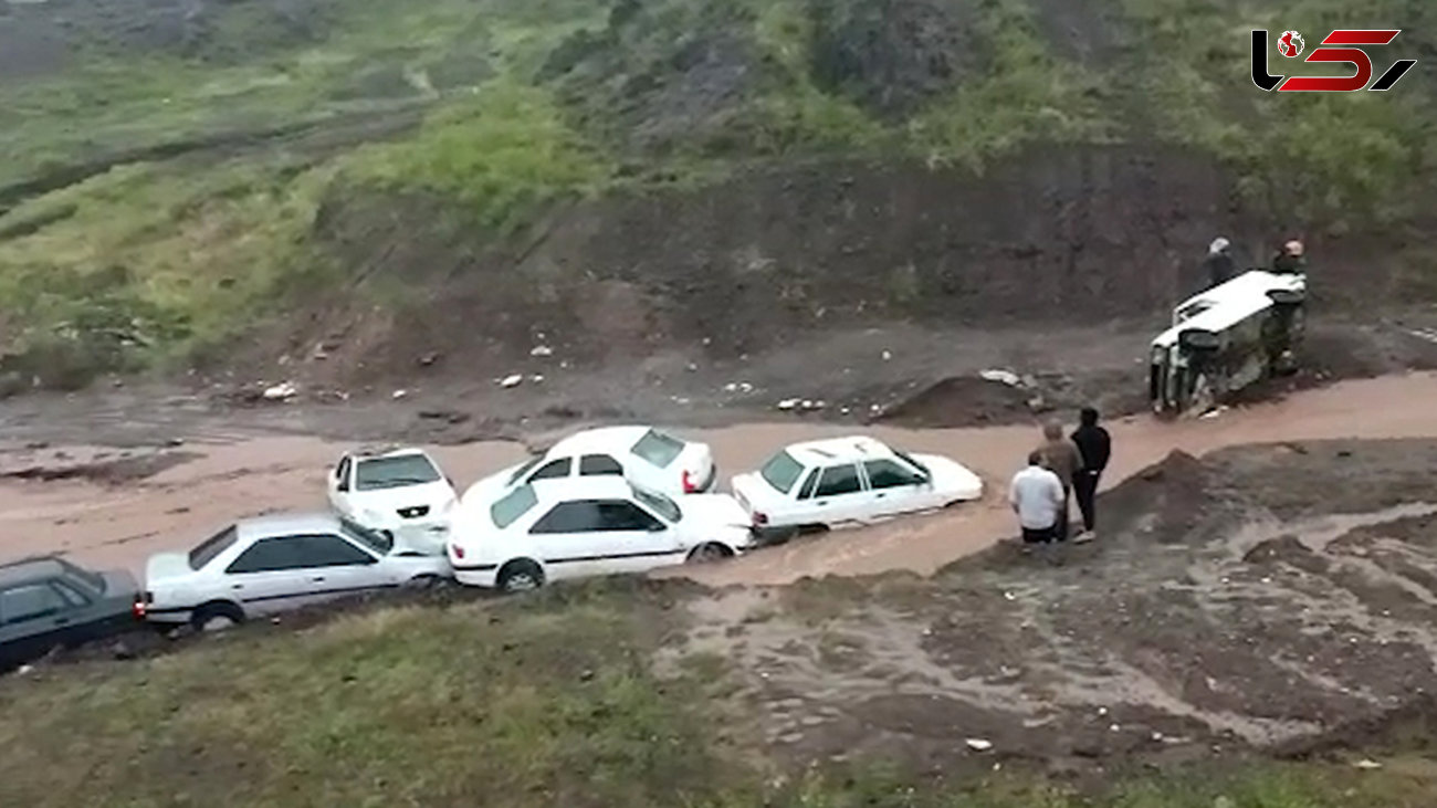فیلمی وحشتناک از سیل دیروز پرند / ماشین ها غرق شدند + عکس