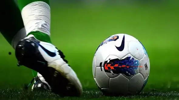 شلیک خونین به فوتبالیست وسط بازی رسمی ! / آه کشید و روی زمین افتاد !