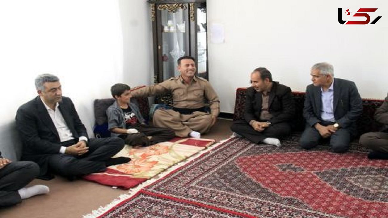 عیادت از دانش آموز مجروح حادثه انفجار مین در سنندج