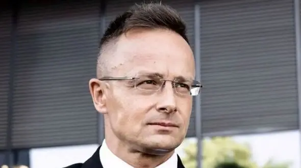 سیجارتو به زلنسکی: مجارستان را تهدید نکنید!