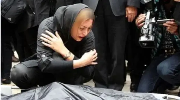 نگاهی به میز عزای ساده و بدون تجملات مسعود رسام، همسر سابق و جوان فریبا نادری/ روحش شاد و مسیرش پرنور+عکس