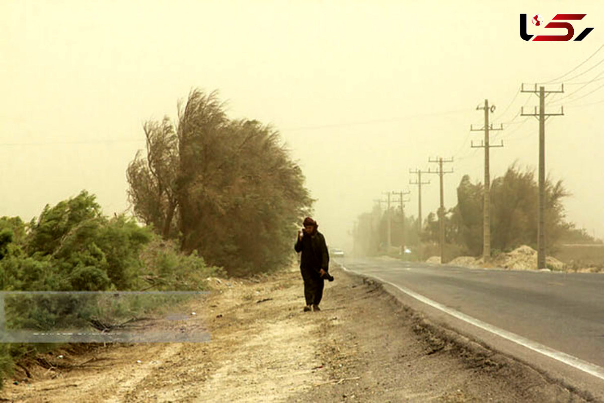 وزش باد و گرد و خاک در جاده‌های سیستان و بلوچستان