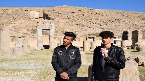 پارکورکار تخت جمشید  عذرخواهی کرد/  او تحت تعقیب پلیس است +  فیلم